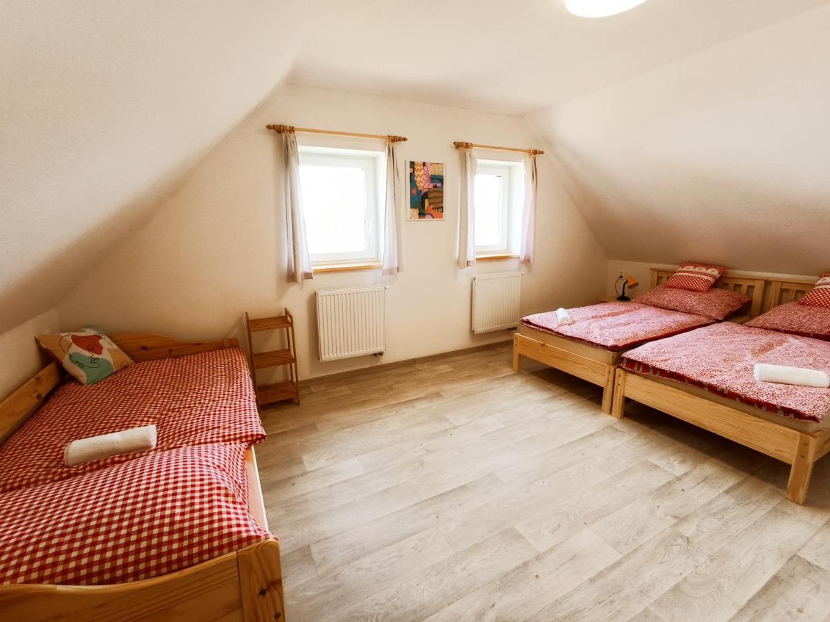 Klidna Lokalita Na Kraji Lesa, Cely Dum S Uschovnu Kol Villa Nova Bystrice Exterior photo